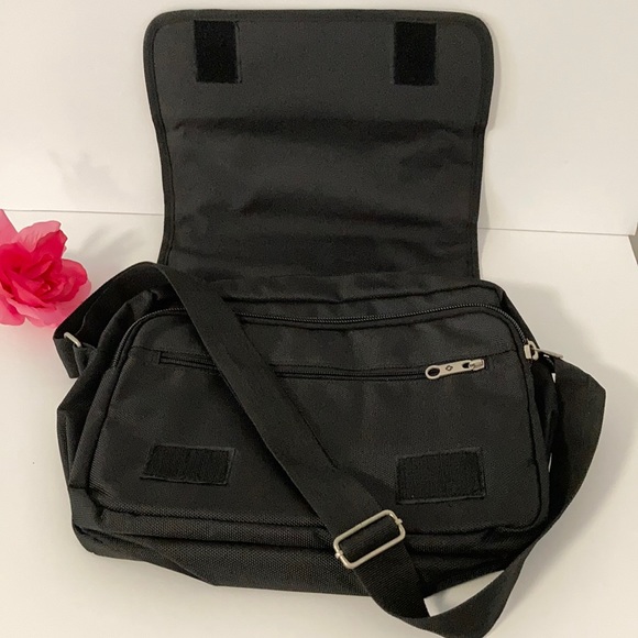 Samsonite [travel] bag. Comes with BONUS passport travel wallet! Unisex. - Picture 3 of 11